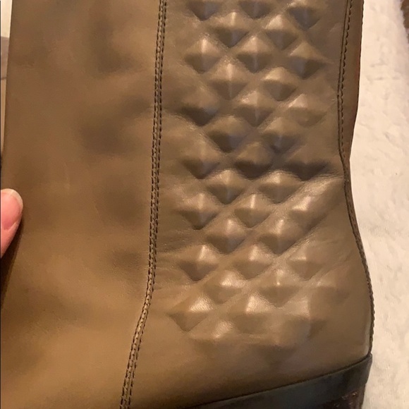 B. Makowsky Boots - Picture 3 of 8